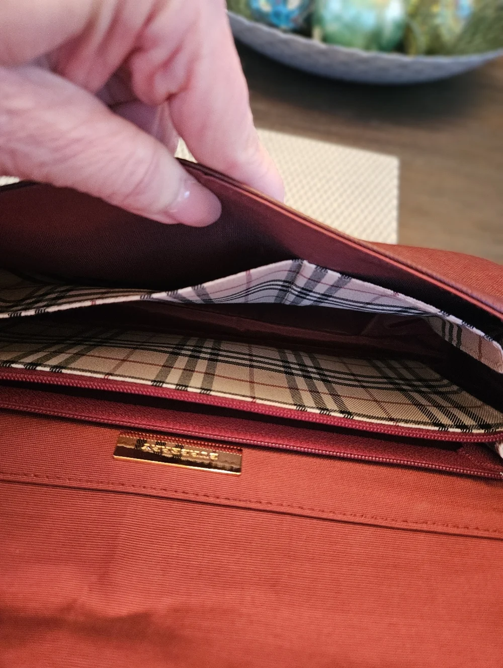 Burberry Burgundy Leather Shoulder Bag with Beige Plaid Accent - Picture 6 of 8